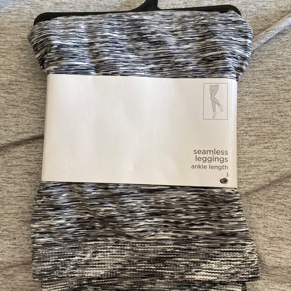 *5 for $20!* Target ankle leggings size large super soft